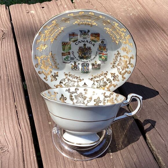 Paragon Teacup Saucer Set Canada Coats of Arms Gold Trim Vintage Fine China - Picture 3 of 6